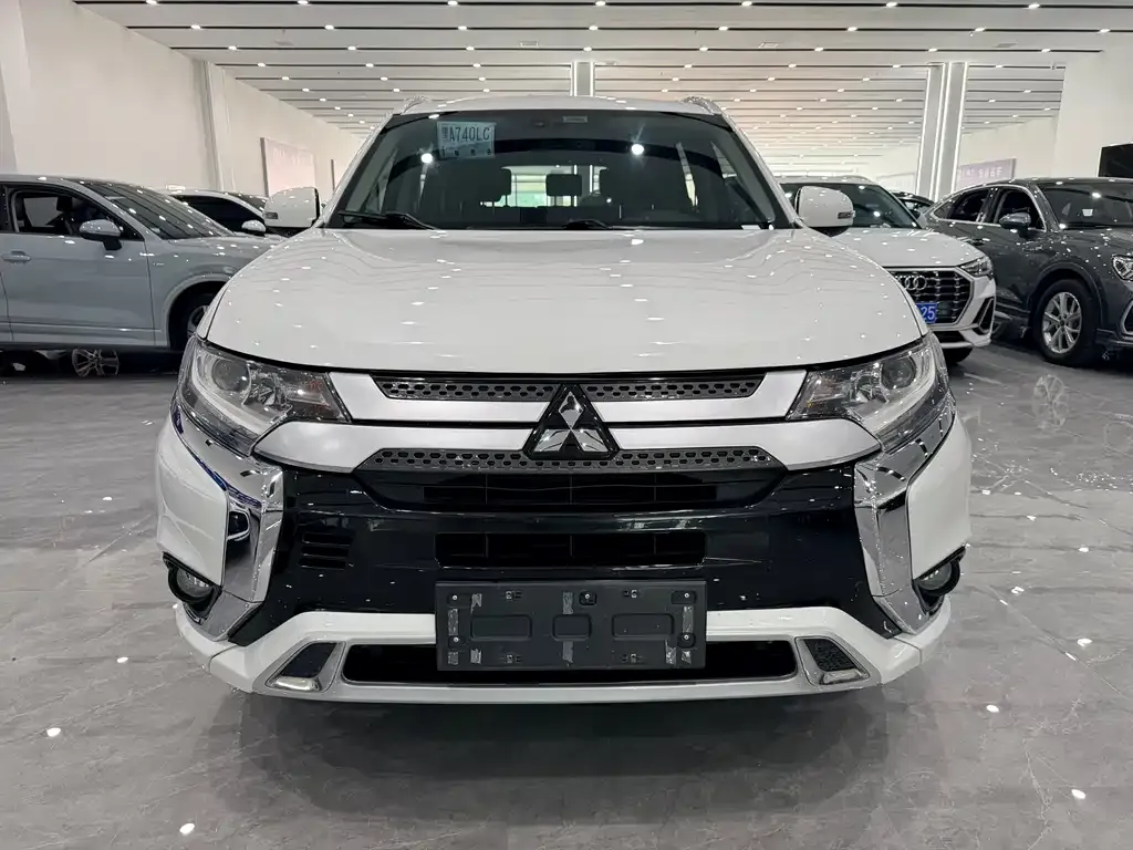 Mitsubishi Outlander — фото 9