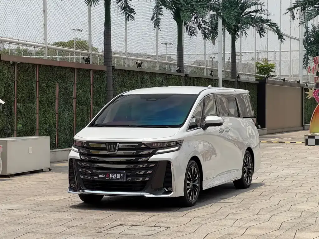 Toyota Vellfire — фото 1