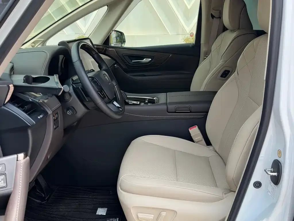 Toyota Vellfire — фото 2