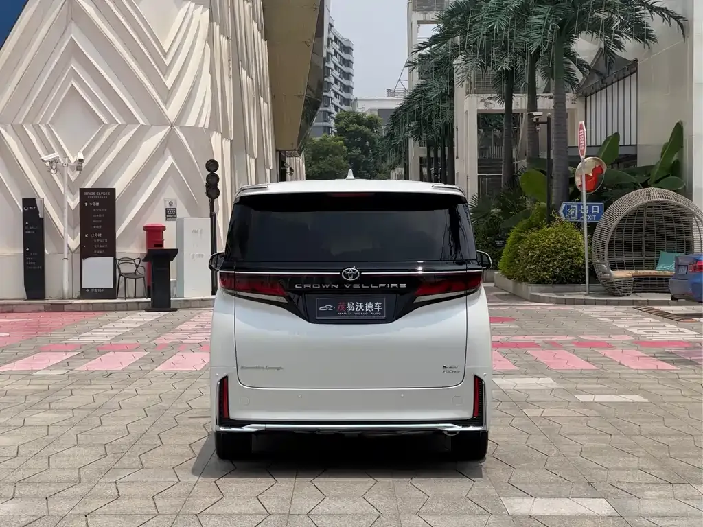 Toyota Vellfire — фото 7