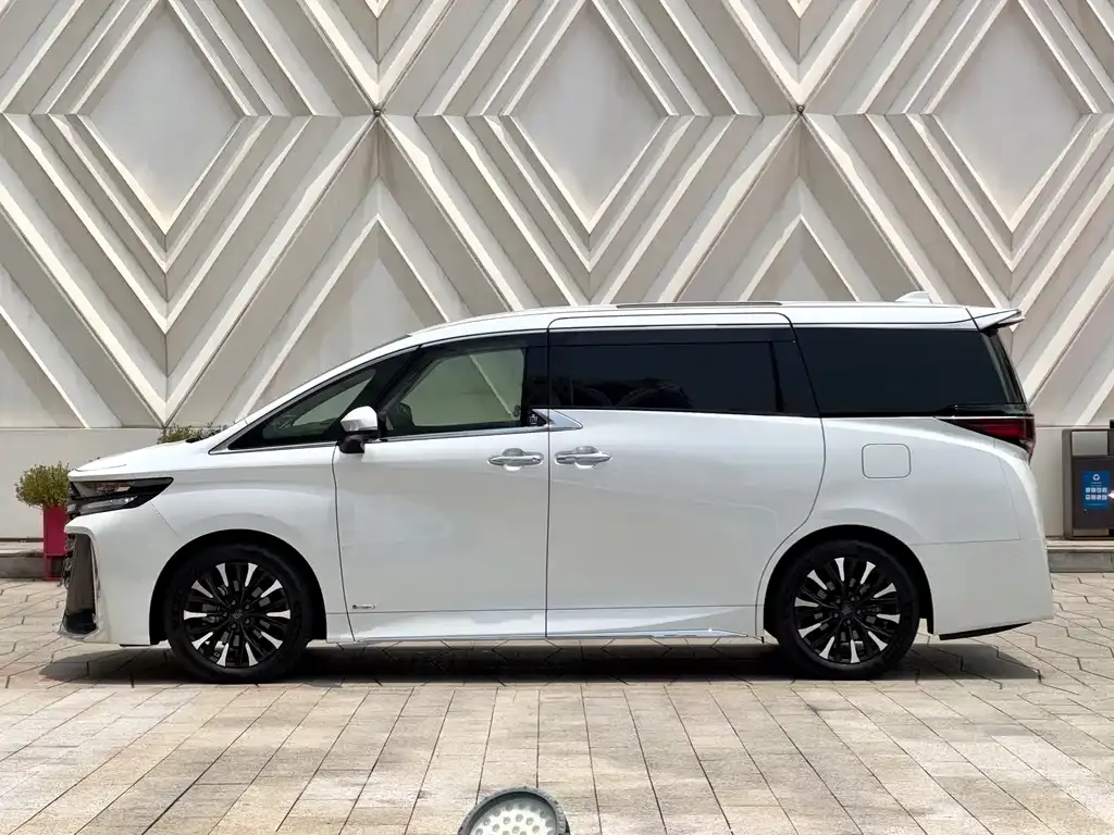 Toyota Vellfire — фото 4