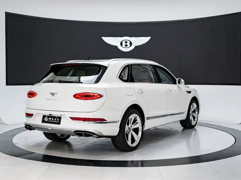Bentley Bentayga — фото 8