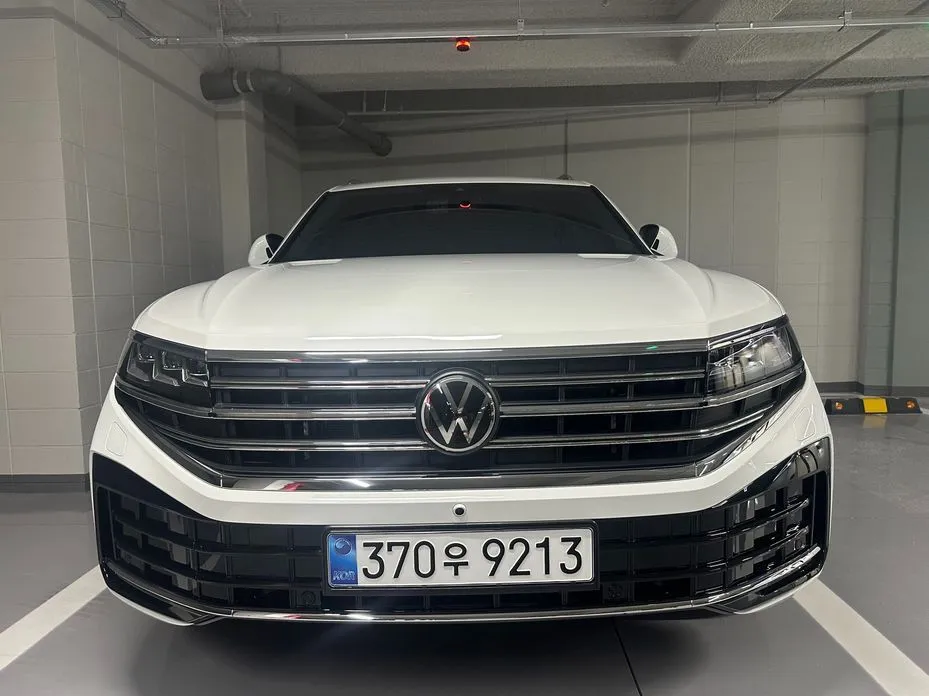 Volkswagen Touareg — фото 1