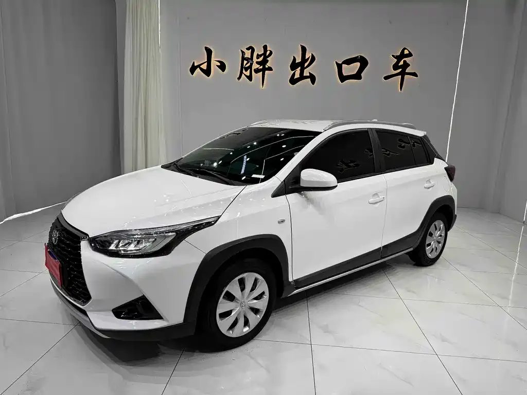 Toyota Yaris L — фото 1