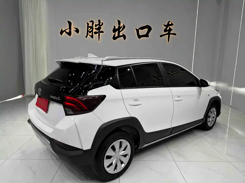 Toyota Yaris L — фото 5