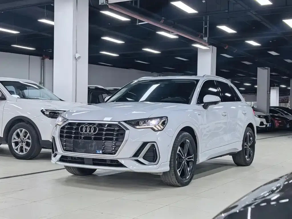 Audi Q3 — фото 1