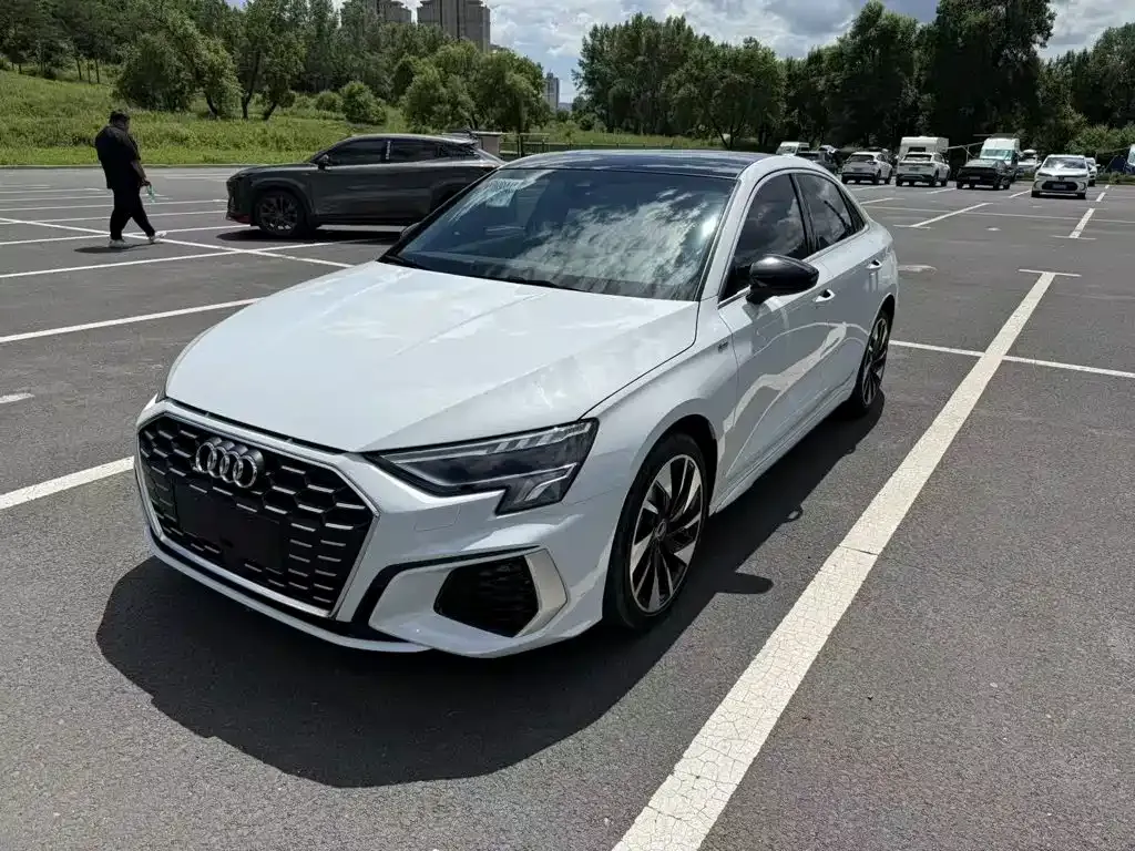Audi A3 — фото 1