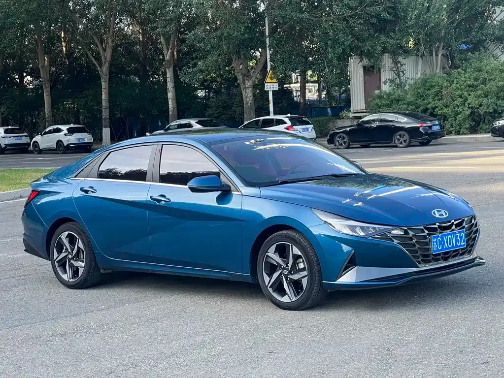 Hyundai Elantra — фото 5