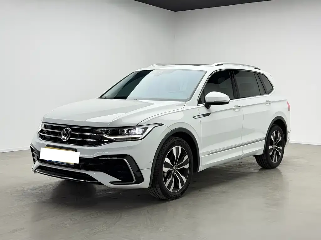 Volkswagen Tiguan L — фото 1