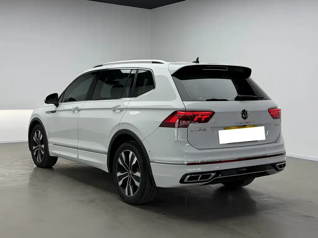 Volkswagen Tiguan L — фото 7