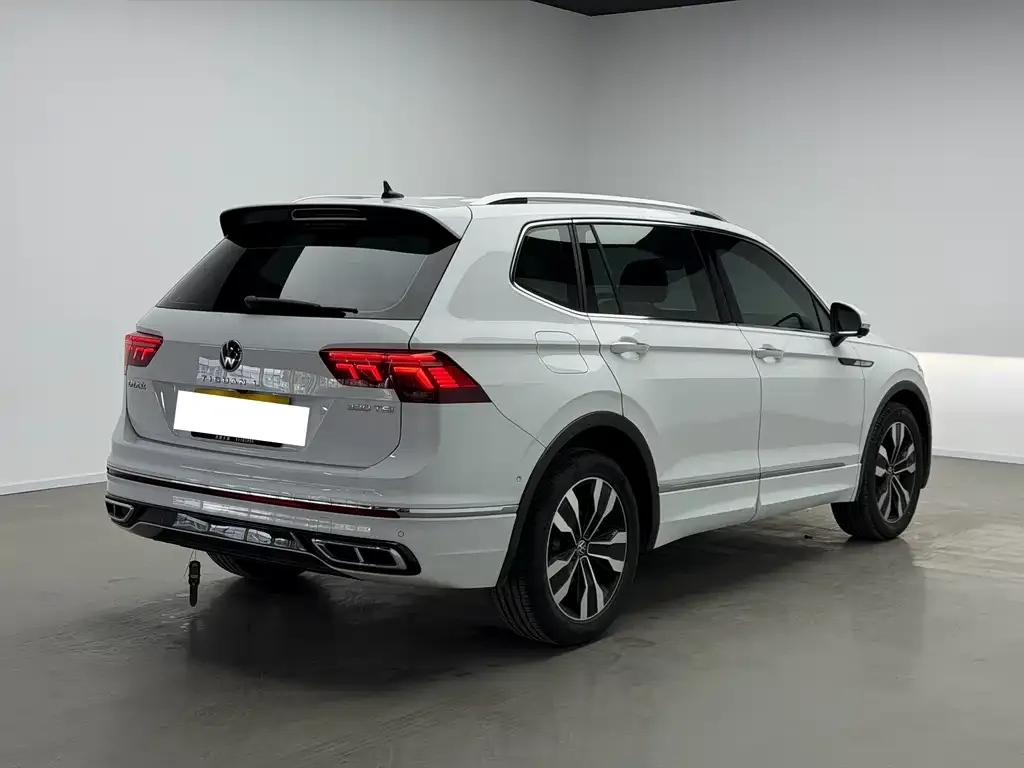 Volkswagen Tiguan L — фото 3