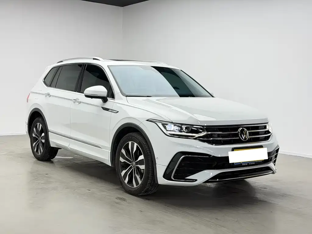 Volkswagen Tiguan L — фото 4