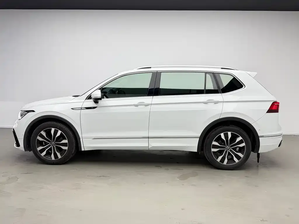 Volkswagen Tiguan L — фото 6