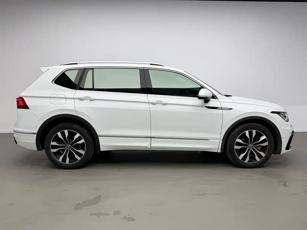 Volkswagen Tiguan L — фото 5
