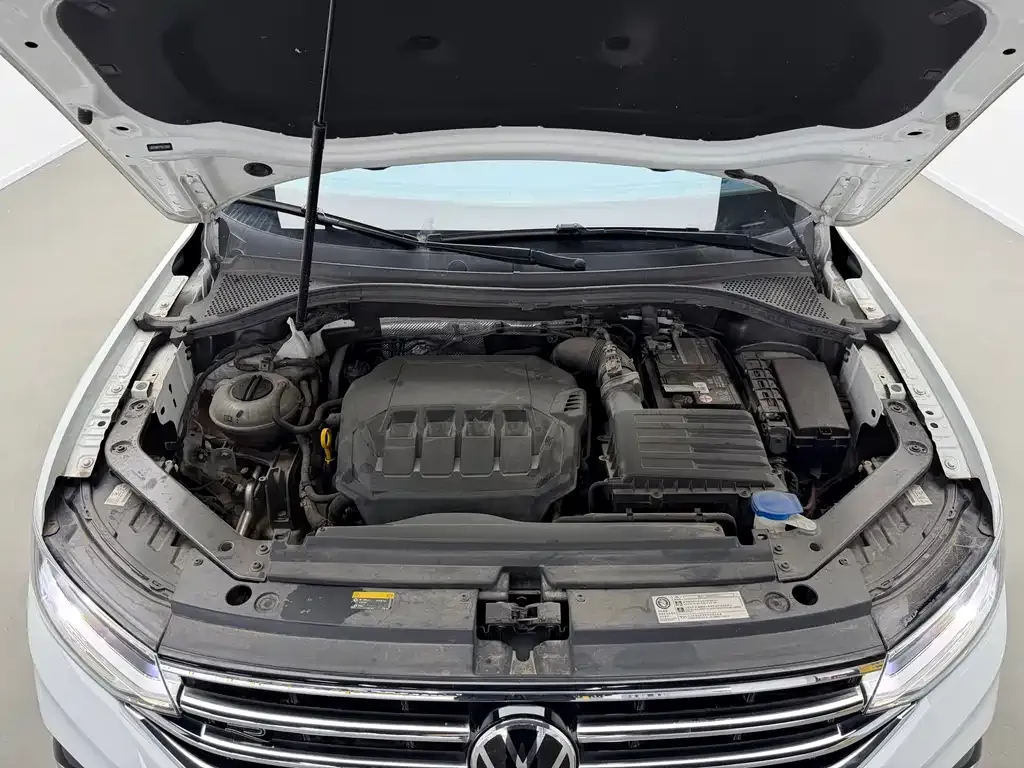 Volkswagen Tiguan L — фото 10