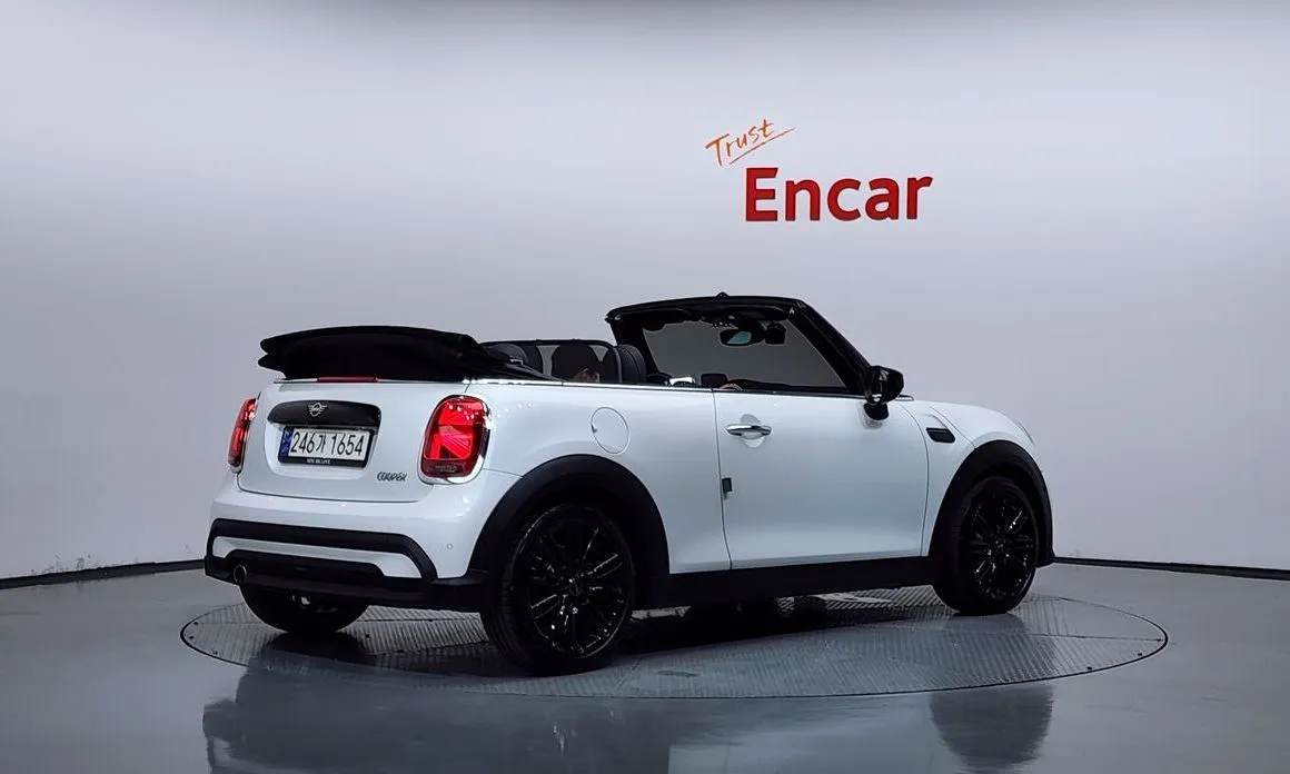 Mini Cooper Convertible 2024 из KR, фото 2