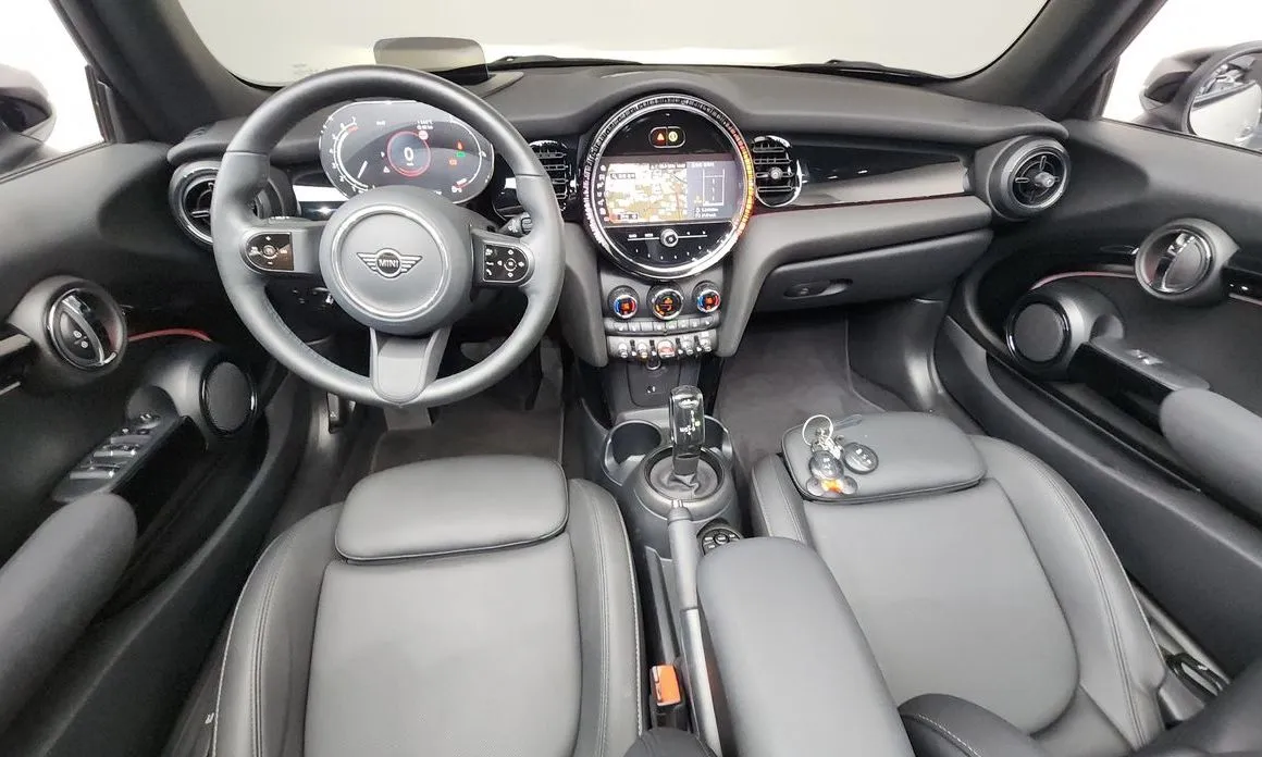 Mini Cooper Convertible 2024 из KR, фото 9