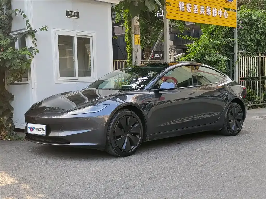 Tesla Model 3 — фото 1