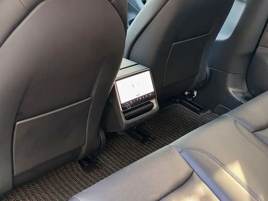 Tesla Model 3 — фото 4