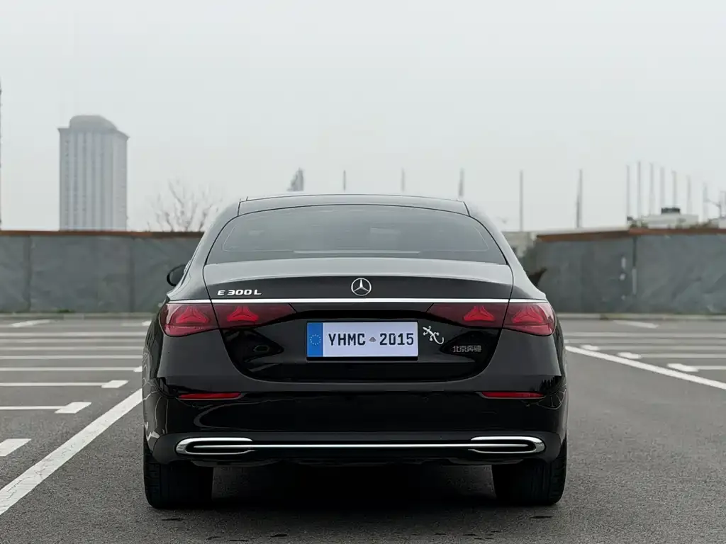 Mercedes-Benz E-Class — фото 2