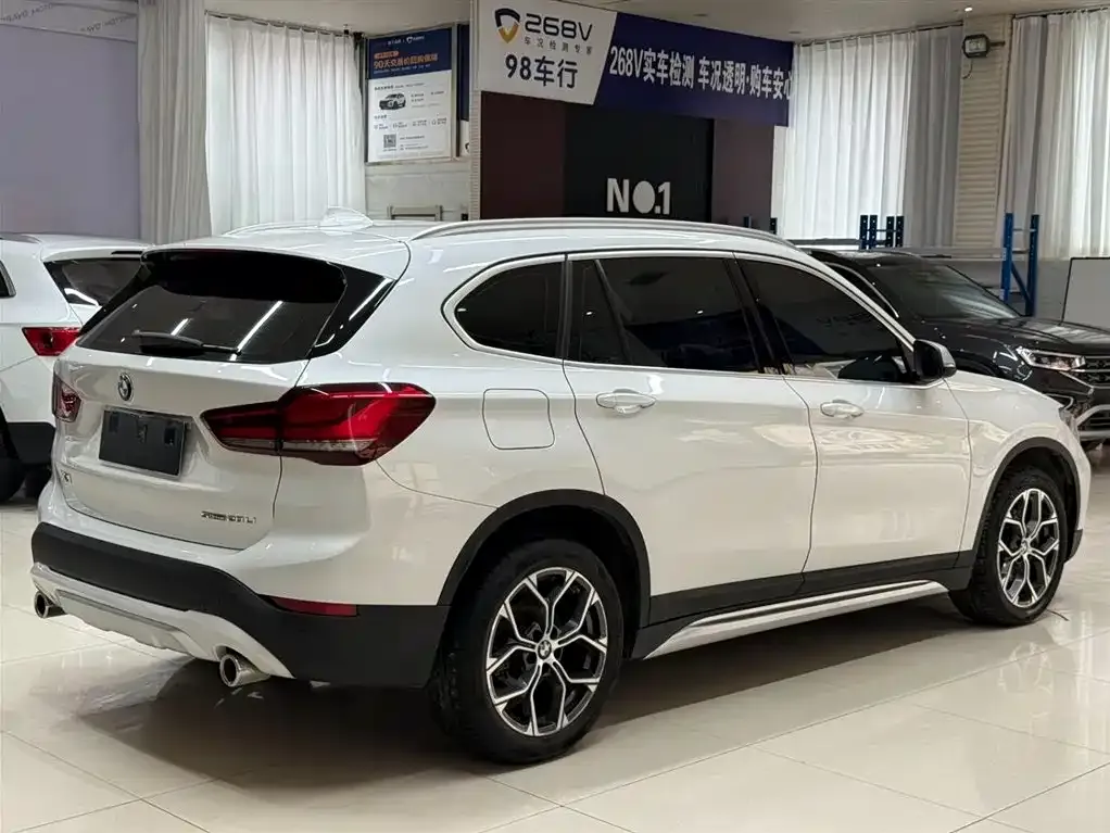 BMW X1 — фото 9