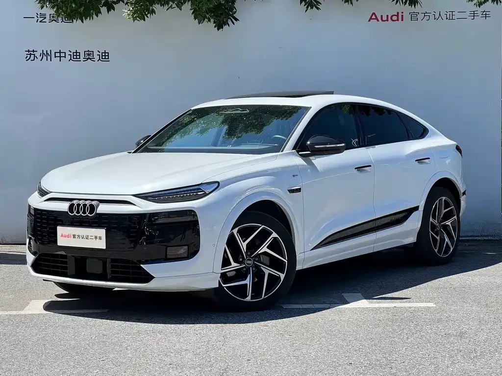 Audi Q6L e-tron — фото 1