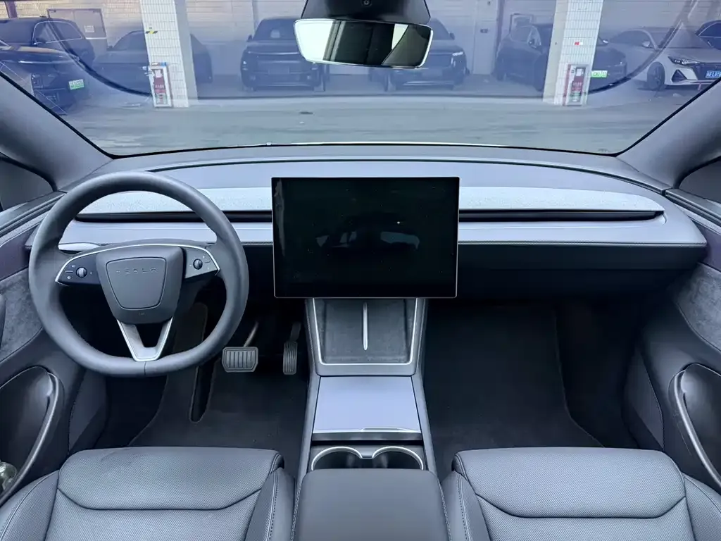 Tesla Model Y — фото 9