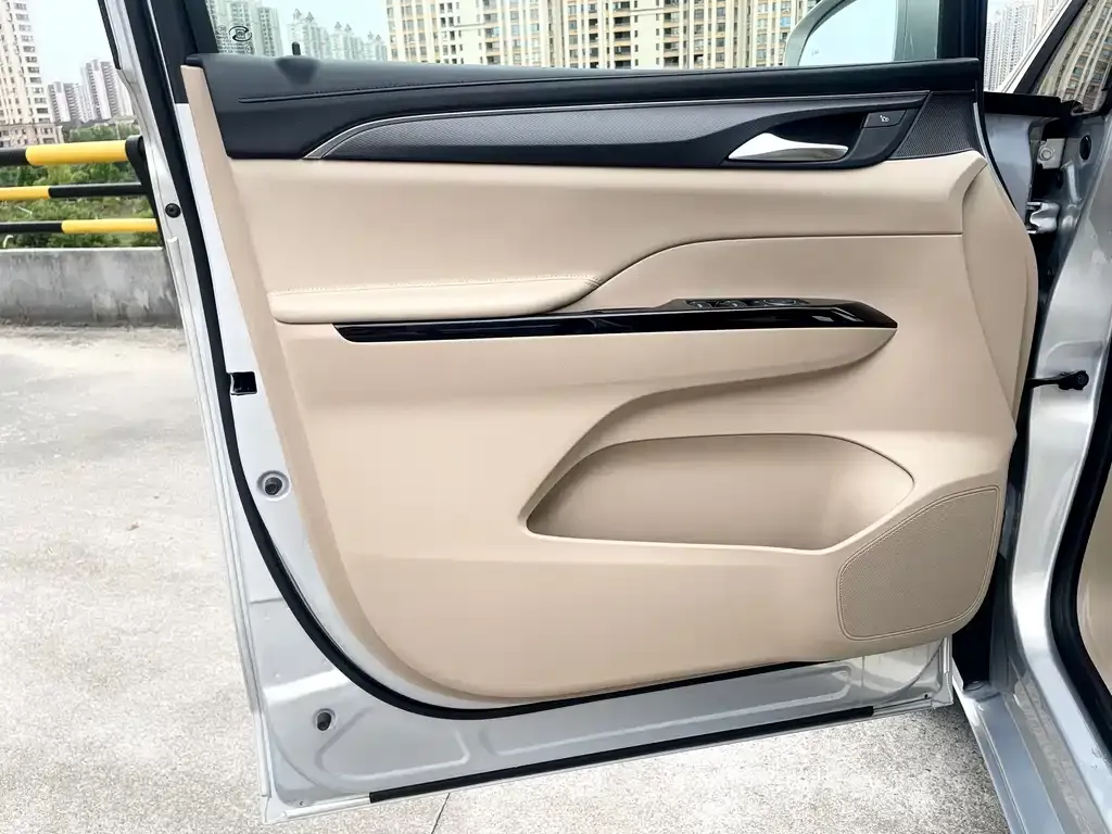 Buick GL8 Hybrid — фото 3