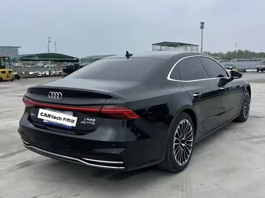Audi A7L — фото 9