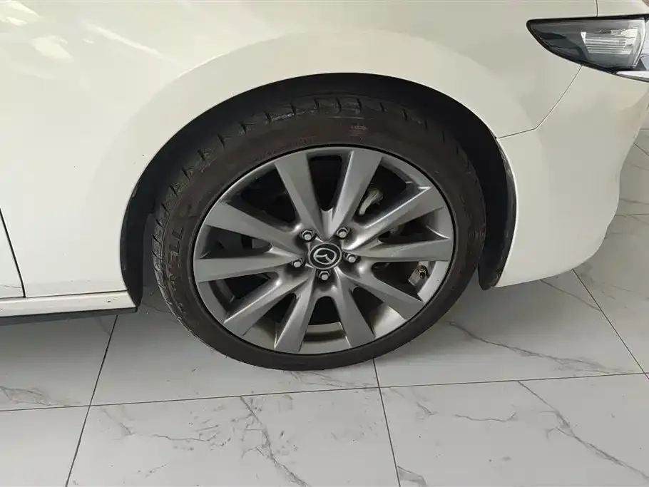 Mazda 3 Axela — фото 10