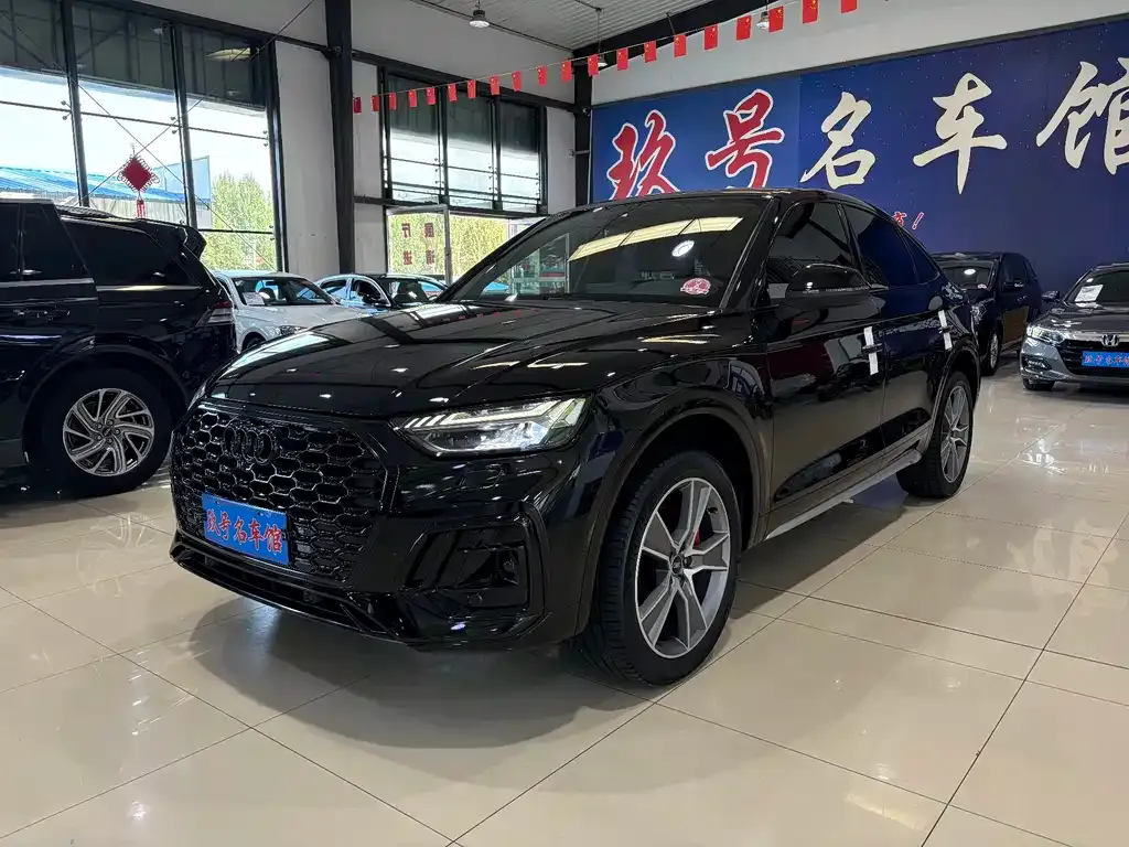 Audi Q5L Sportback — фото 1
