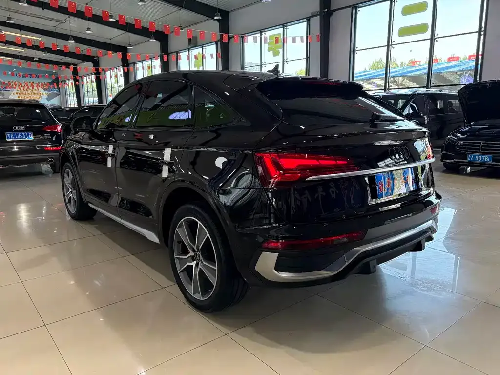 Audi Q5L Sportback — фото 3