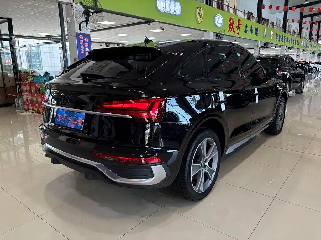 Audi Q5L Sportback — фото 5
