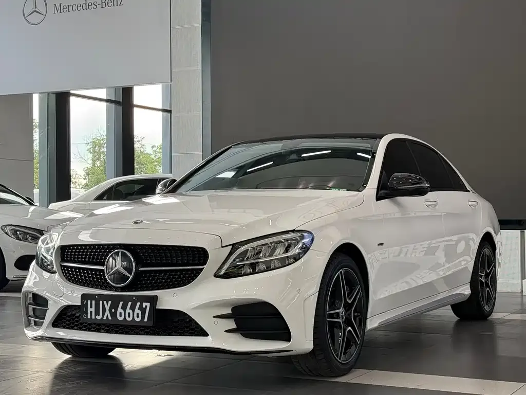 Mercedes-Benz C-Class — фото 1