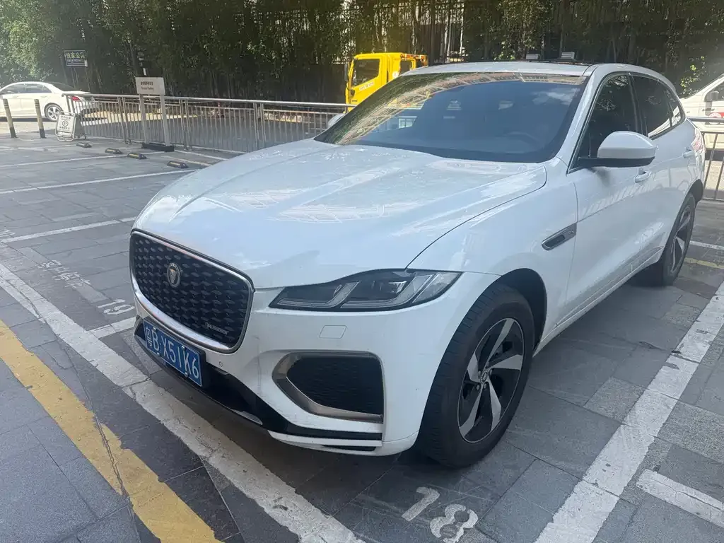 Jaguar F-PACE