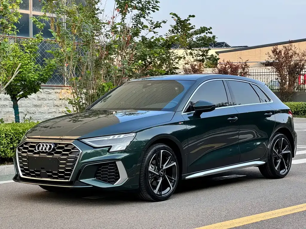 Audi A3 — фото 1