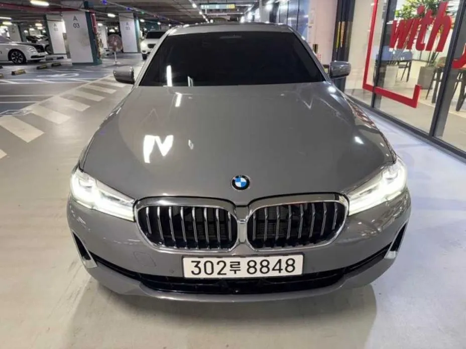 BMW 5-Series 523d Luxury 1