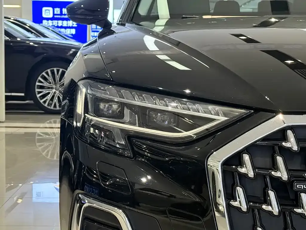 Audi A8 — фото 5