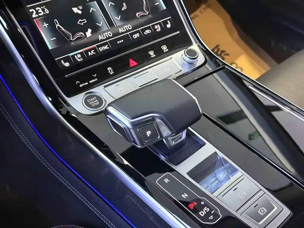 Audi A8 — фото 8