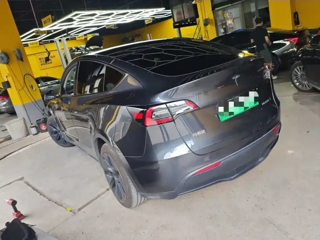 Tesla Model Y — фото 6