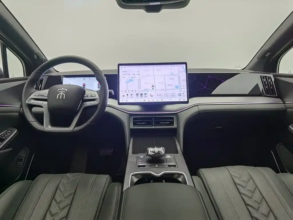 BYD L DM-i — фото 8