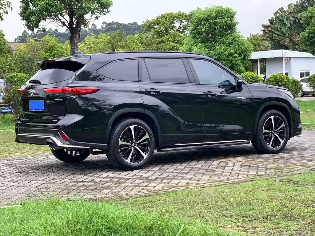 Toyota Crown Kluger — фото 10
