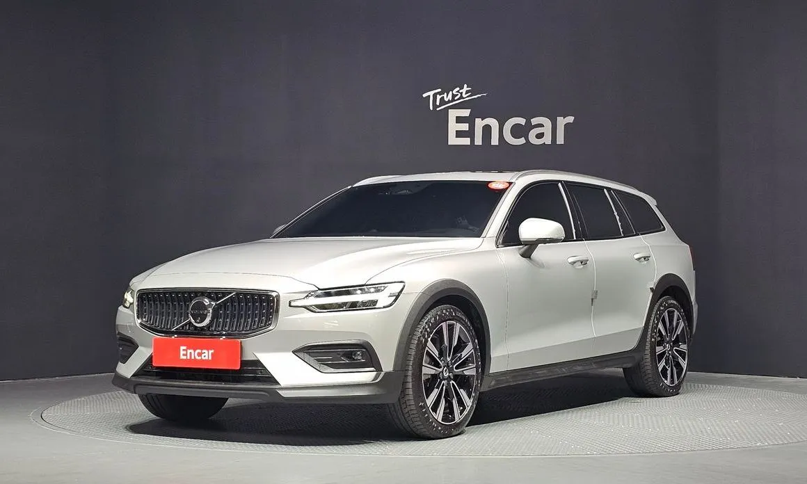 Volvo V60 B5 Ultimate AWD 1