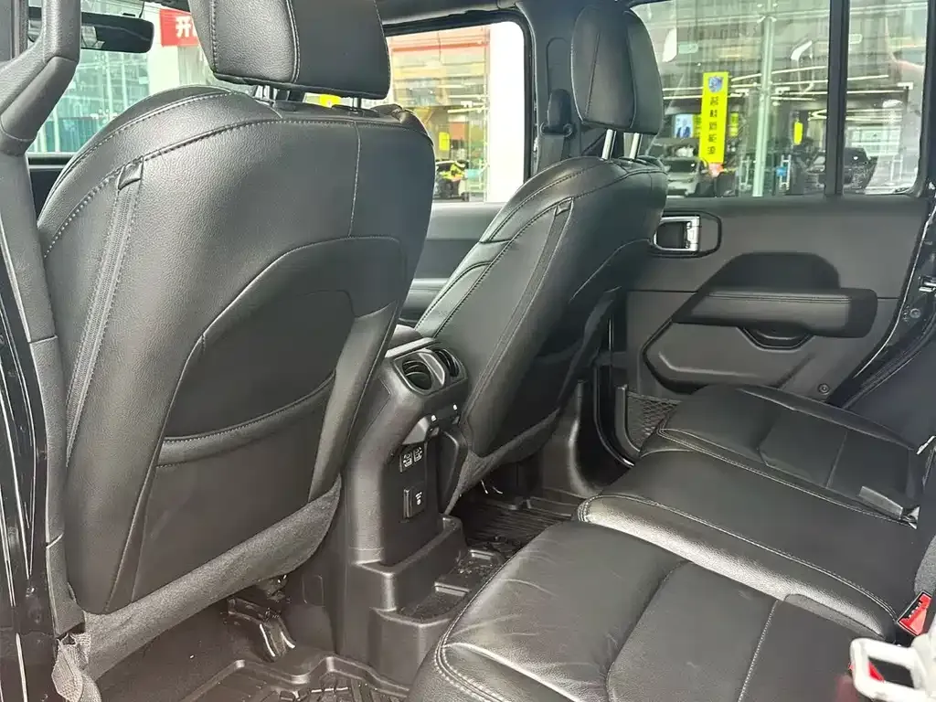 Jeep Wrangler 2023 из CN, фото 9
