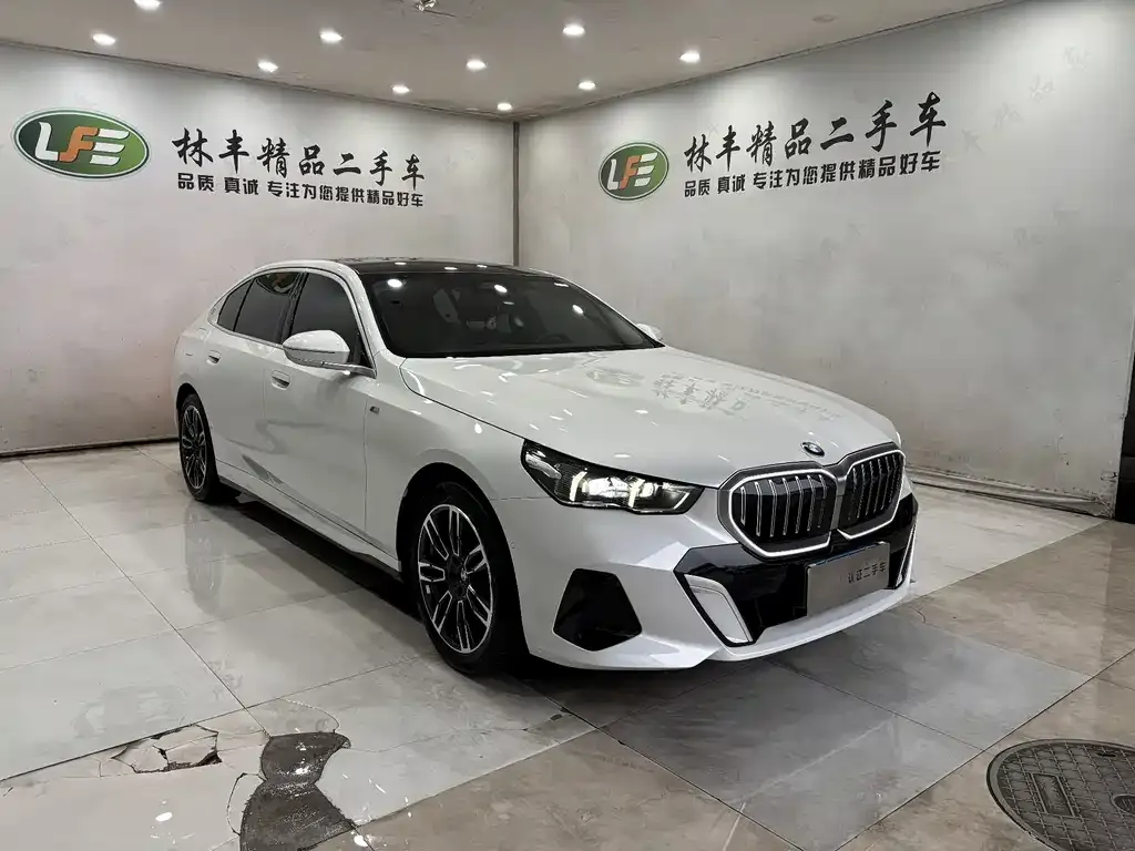 BMW 5 Series — фото 10