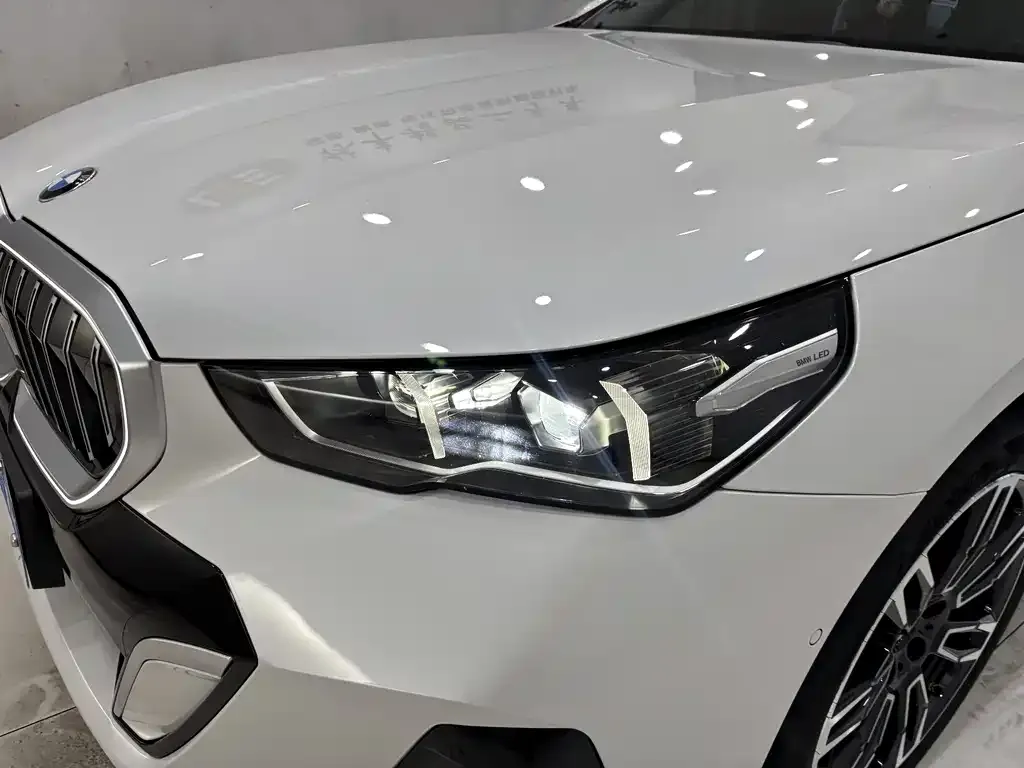 BMW 5 Series — фото 9