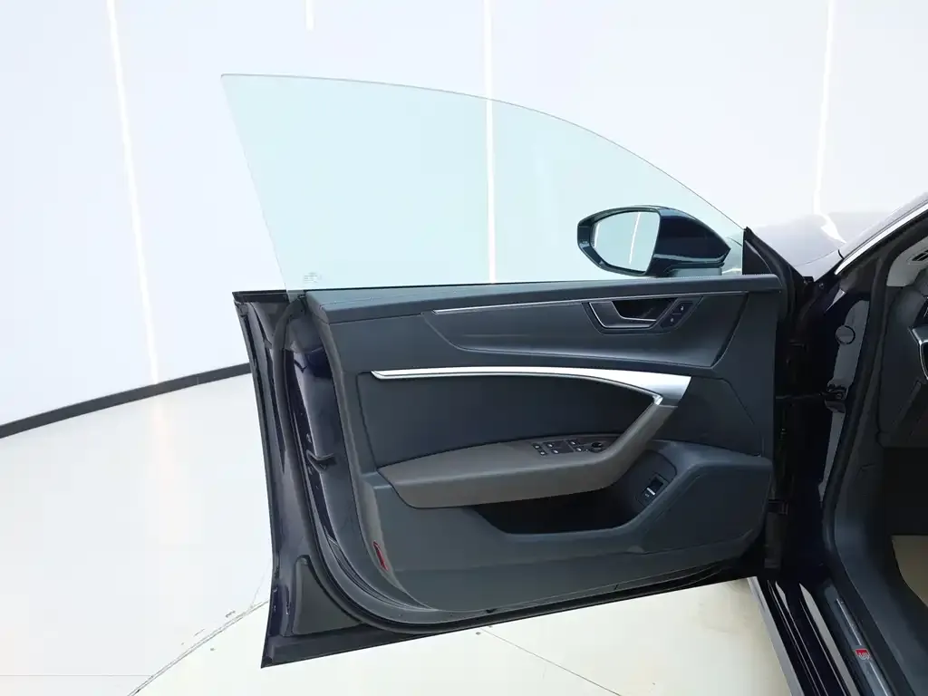 Audi A7L 2024 из CN, фото 4