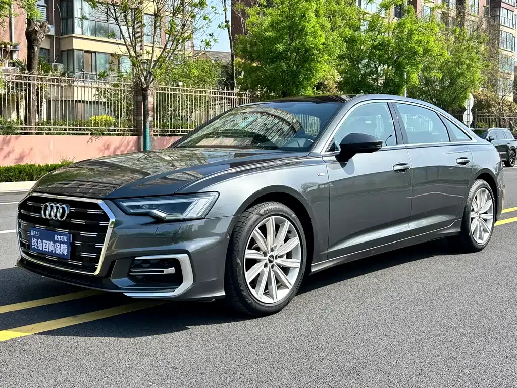 Audi A6L — фото 1