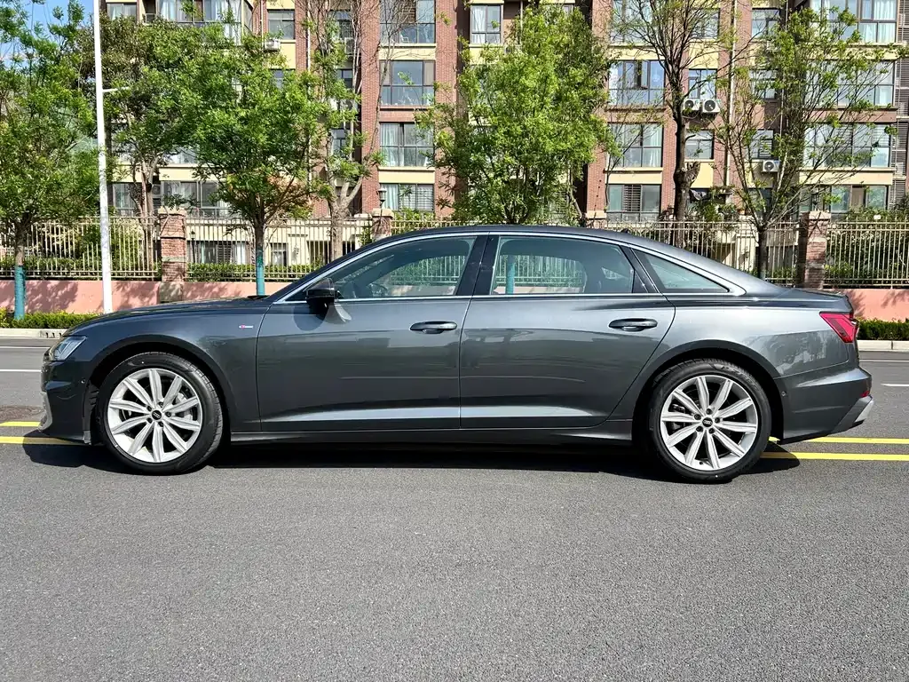 Audi A6L — фото 10