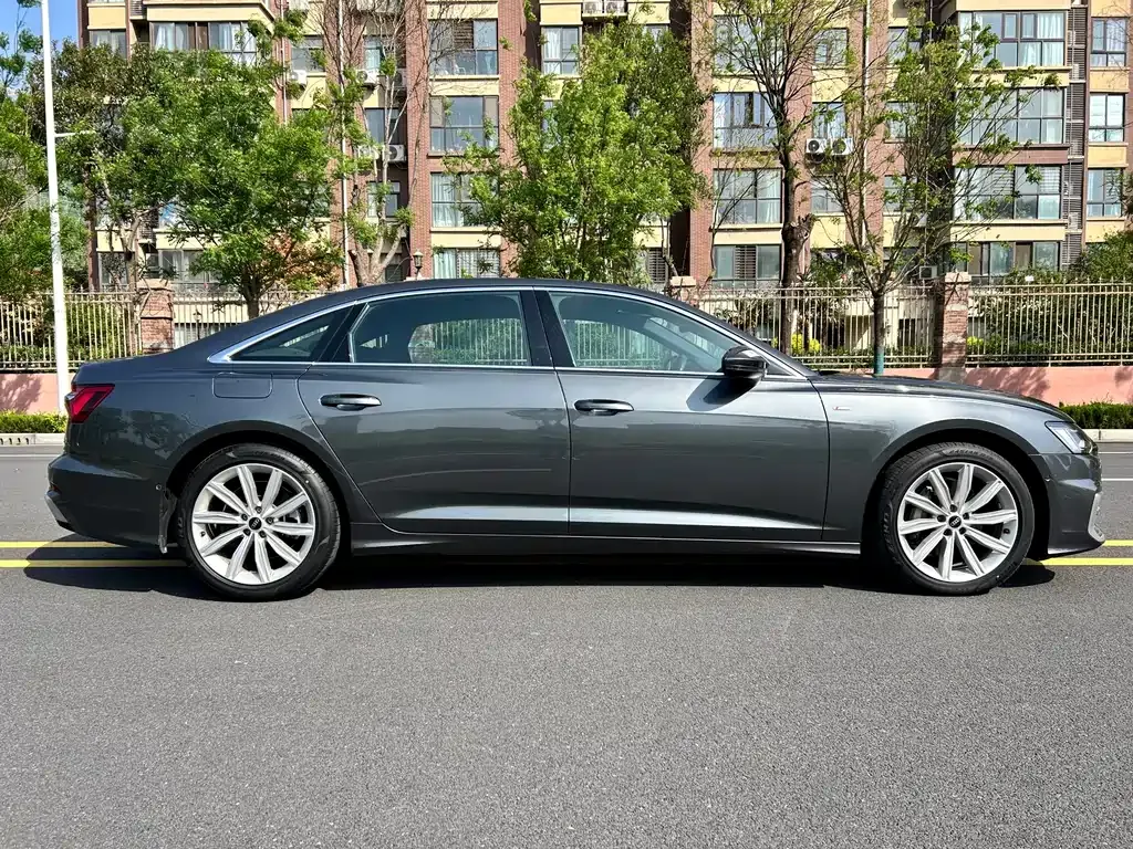 Audi A6L — фото 9